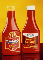 Multilayer blow-molded bottles for ketchup have improved barrier properties due to PP outer layers and EVOH inner layers.